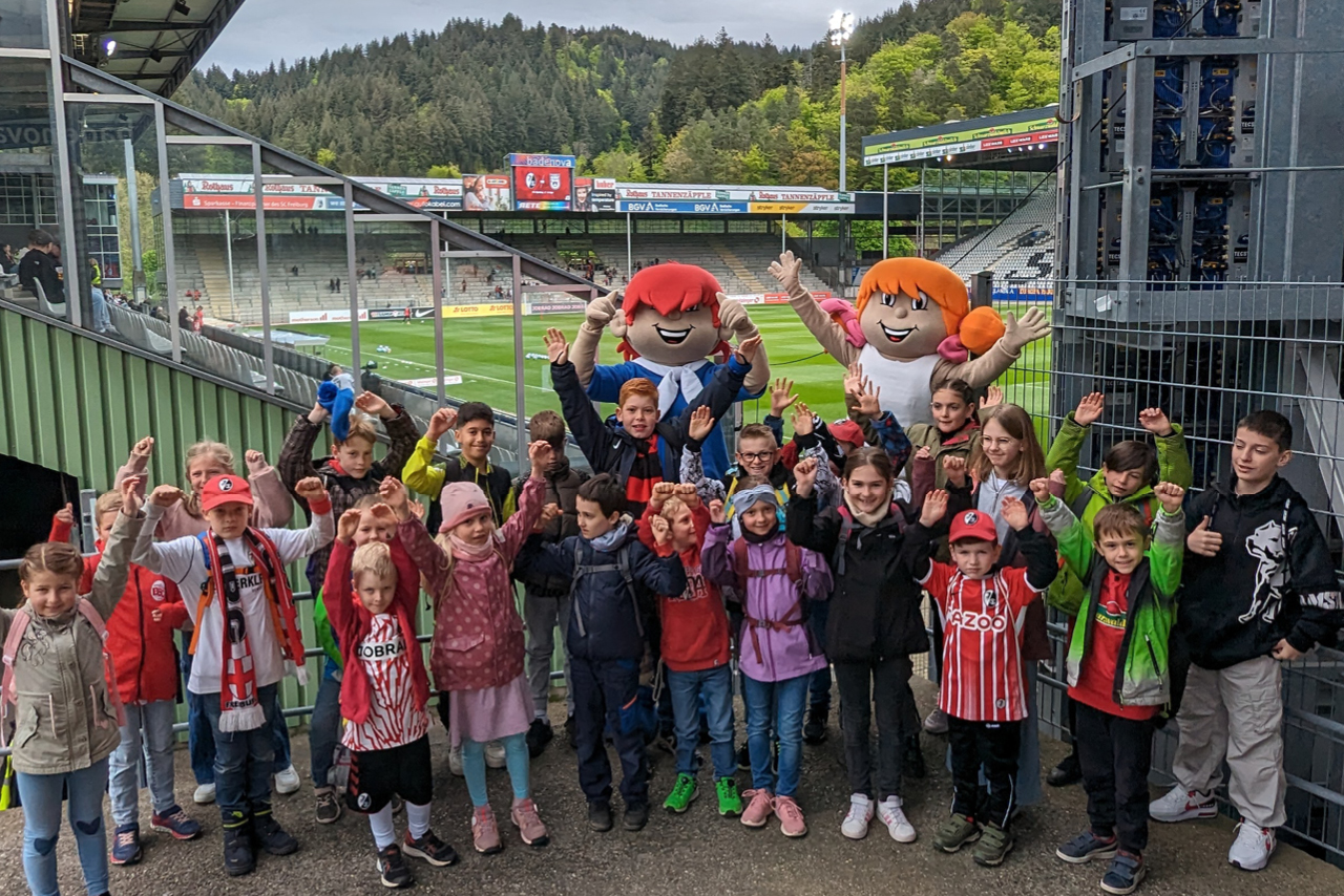 KNAX feiert 50 Jahre: Jubiläumsspektakel im Dreisamstadion - lokalist