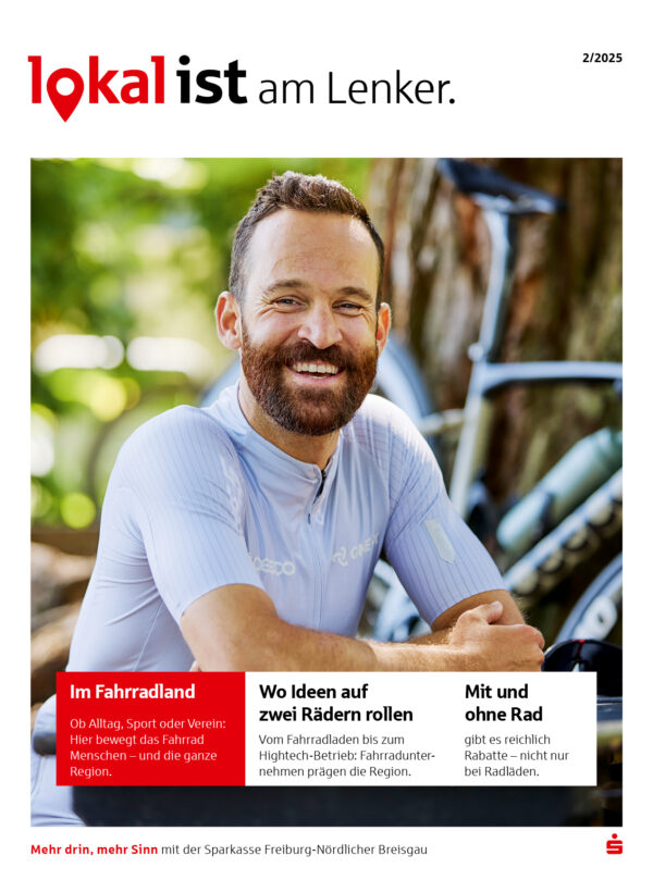 Titelbild des Kundenmagazins „lokalist“ 2/2025 mit Radfahrer vor Fahrrad im Grünen.