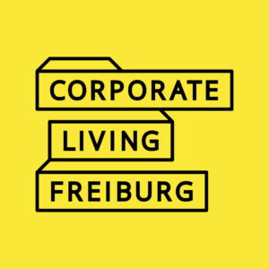 Logo Corporate Living Freiburg in schwarzer Schrift auf gelbem Hintergrund