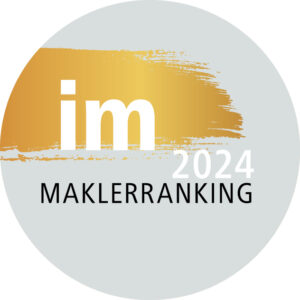 Auszeichnungssiegel mit goldenem Pinselstrich und der Aufschrift 'im Maklerranking 2024'