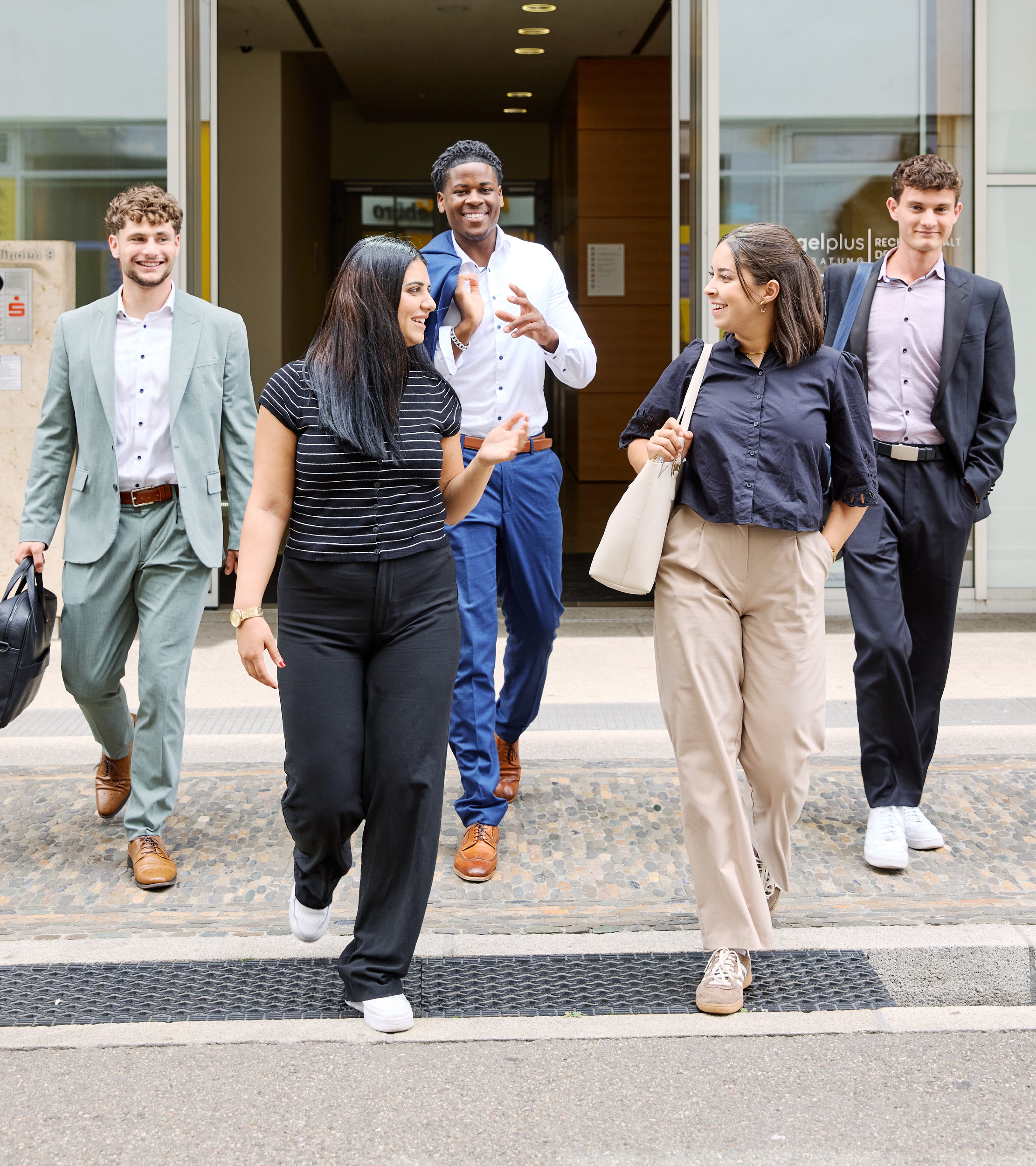 Recruiting_Azubi-Startseite_Header-Slider_1600x1800px_14