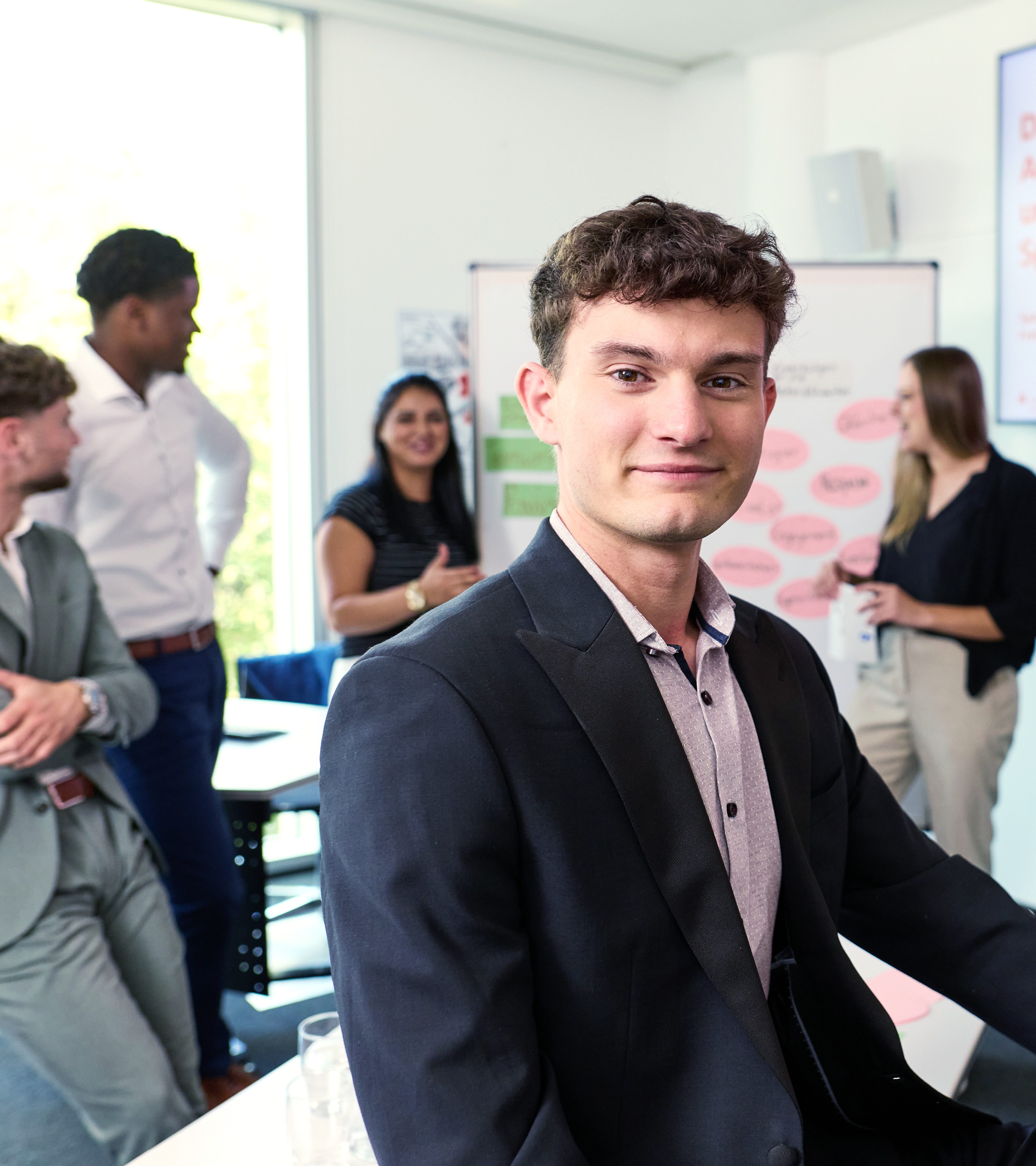 Recruiting_Azubi-Startseite_Header-Slider_1600x1800px_15