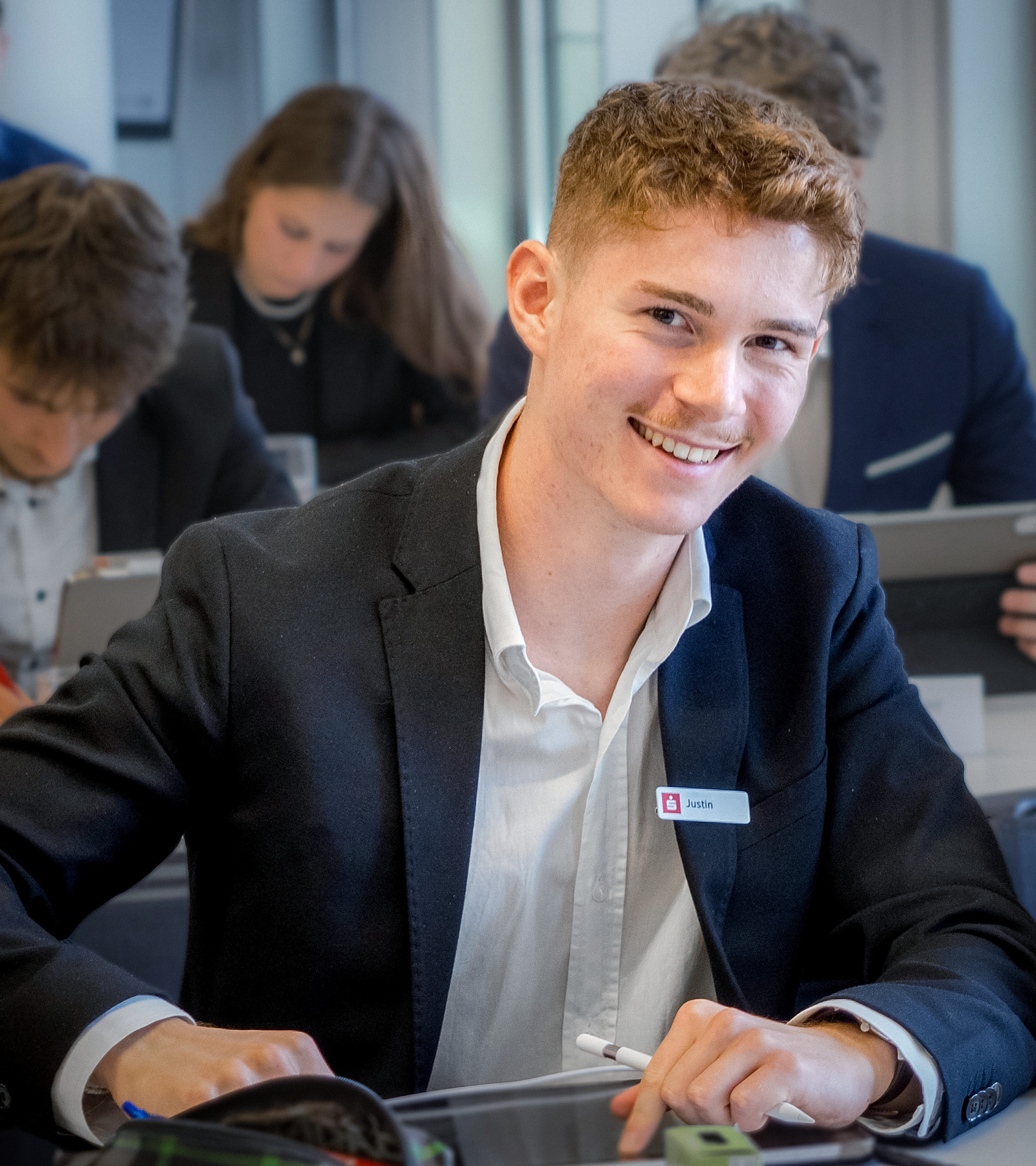 Recruiting_Azubi-Startseite_Header-Slider_1600x1800px_18