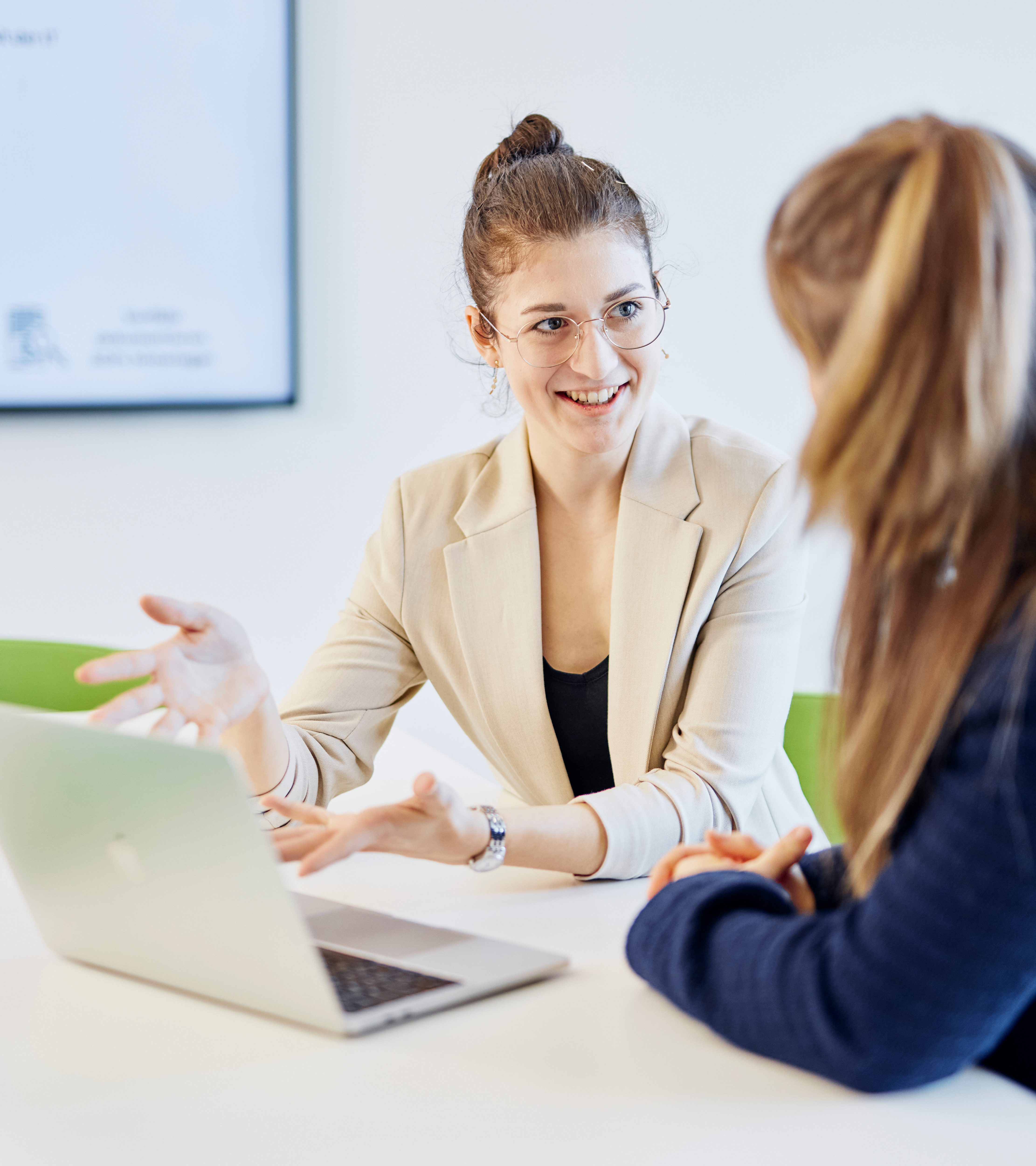 Recruiting_Fachkraefte-Startseite_Header-Slider_1600x1800px_7